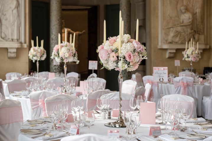 Pale pink dinner table flowers at The Sculpture Gallery, Woburn Abbey